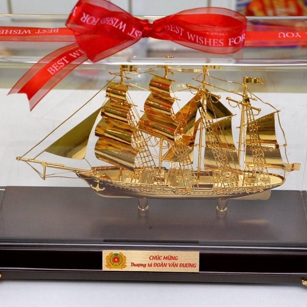 Mô Hình Thuyền Buồm Mạ Vàng Cỡ Vừa 31cm