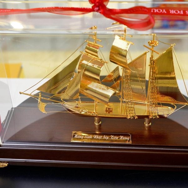 Mô Hình Thuyền Buồm Mạ Vàng Cỡ Vừa 31cm