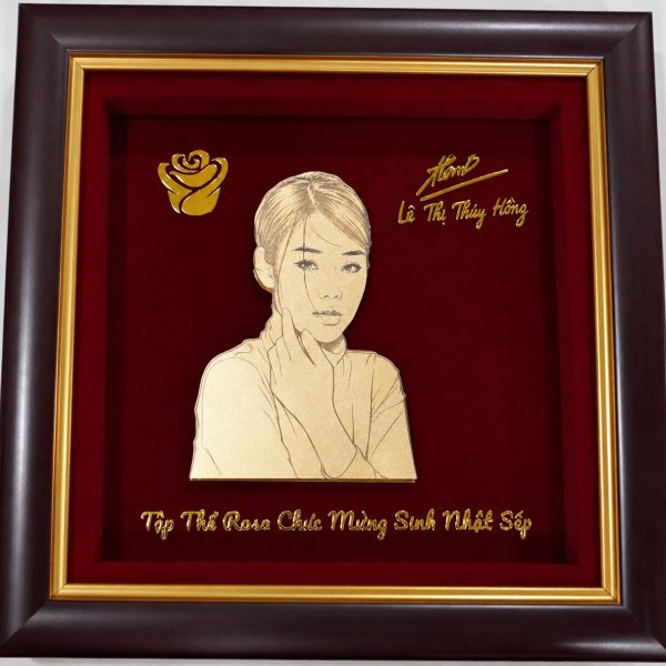 tranh chân dung thuý hồng mạ vàng