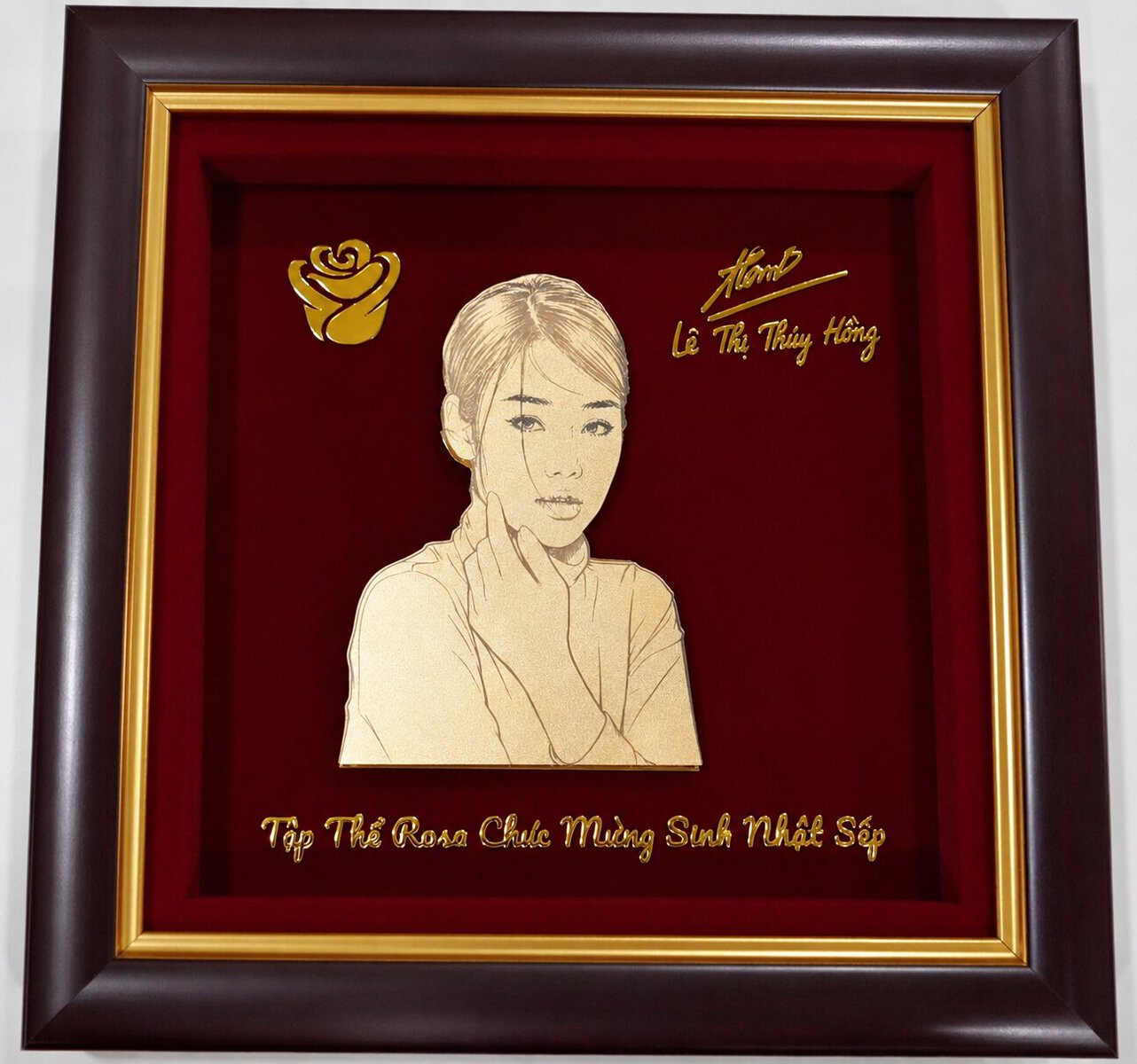 tranh chân dung thuý hồng mạ vàng