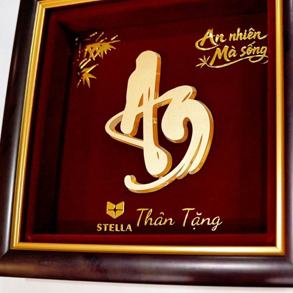 Tranh chữ An mạ vàng 24K in logo Dược Stella — chế tác theo yêu cầu tại Quà Tặng Mạ Vàng Thắng Lợi